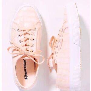 Superga | Light Pink Crocodile Embossed
Lace Up Platform Sneakers US 7 / EU 37.5